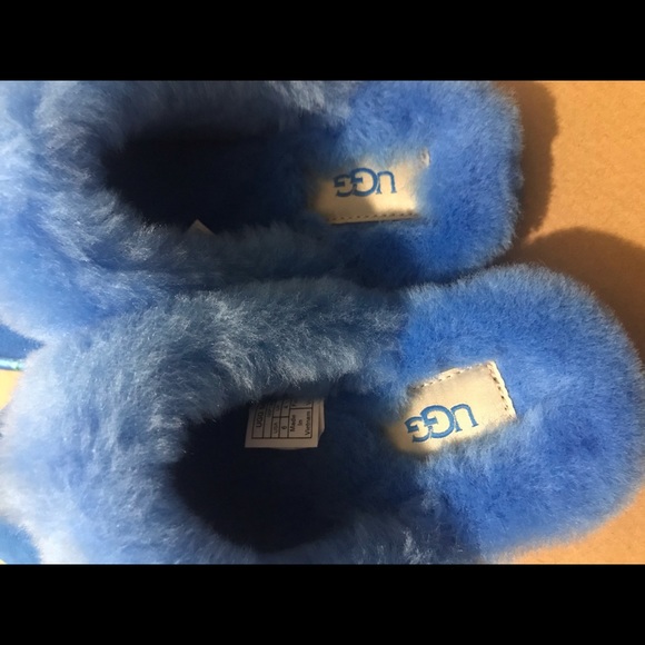 UGG slippers sz 6 - Picture 2 of 6